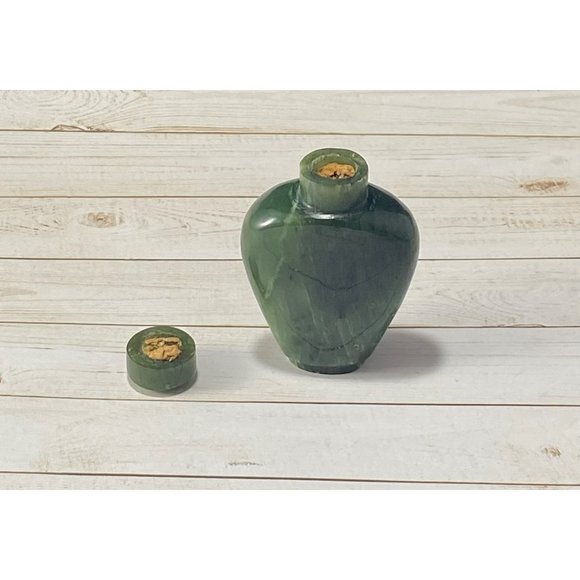 19th Century Chinese Spinach Green Jade Snuff Bottle Tapered Spade Form - Picture 3 of 10